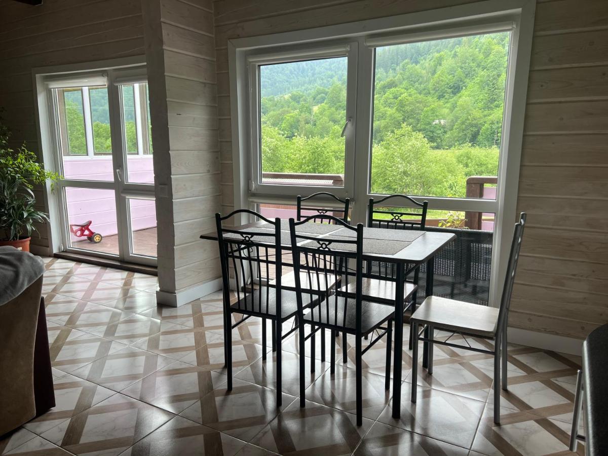 Holiday home кольорове життя Mykulychyn